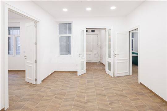 Ekskluzivan salonac pored hotela Moskva