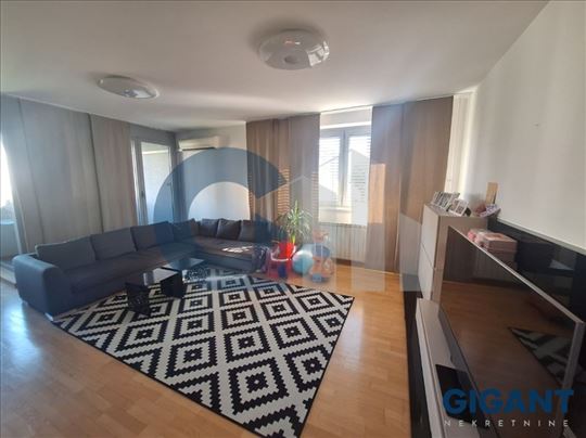Gundulićev venac, 104m2, hitna prodaja, 2 garaže