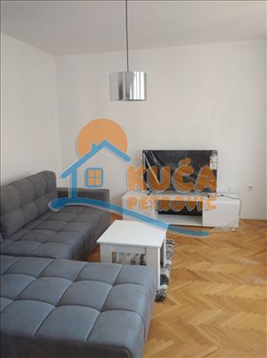 Izdaje se dvosoban stan kod Kičeva, 49m2