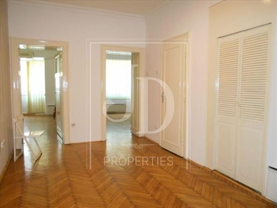 Izdavanje kancelarija 60 m2, blizu Skupštine