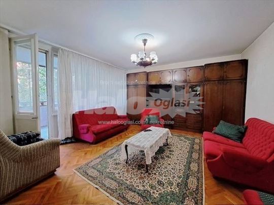 Izuzetan, porodičan 4.0 stan sa dve terase
