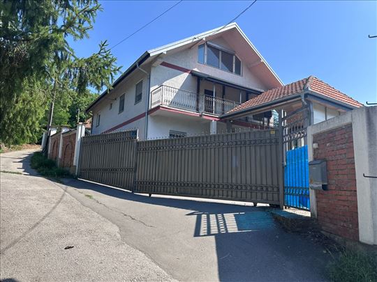 Kuća – Vrčin, uz auto-put, 396 m², 10 ari placa