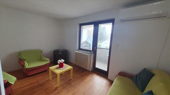 Ledine - odvojen dvosoban stan u kući ID#8150