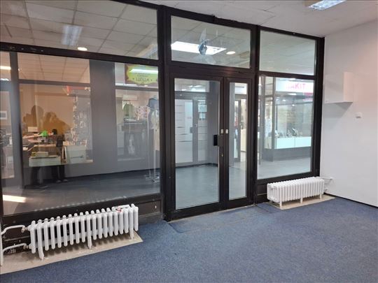 Blok 44,TC Piramida,lokal,I sprat,19m2,uknjižen