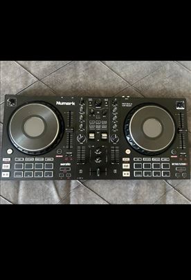 Numark Mixtrack Platinum FX