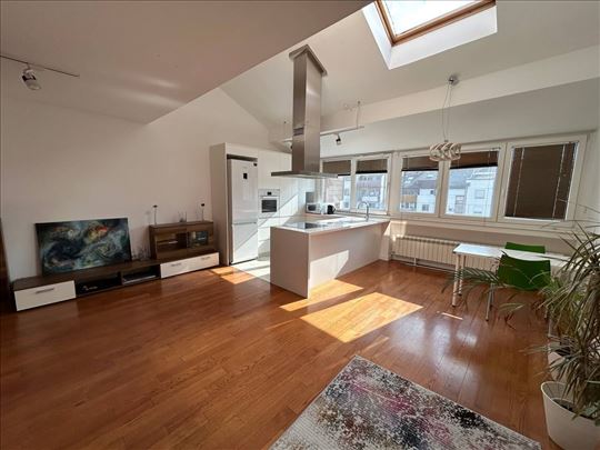 Porodičan i luksuzan 4.5 duplex u Bloku 44, Novi B