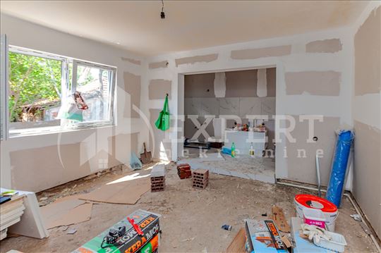 Renovirana  kuća  u  G.Komrenu, dve  etaže  po  10