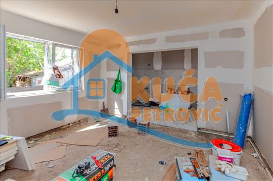 Renovirana  kuća  u  G.Komrenu, dve  etaže  po  10