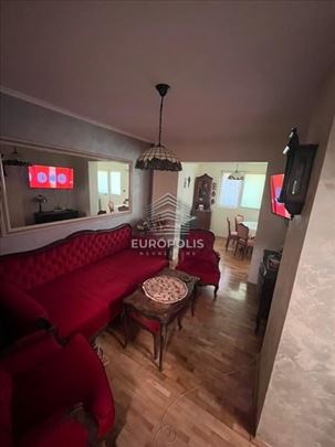 U ponudi renoviran stan u Zemun Polju - 62m² ID#81