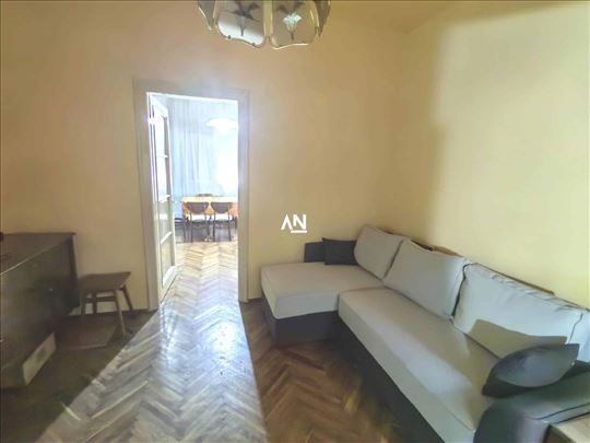 U srcu Vračara, 44m2, 2.0, Odličan za PP i za živo