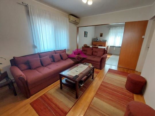 Zemun, Novi grad, Kumanovska, 2 stana u kući, gara
