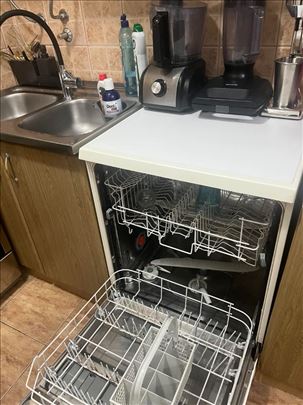 Electrolux mašina za sudove