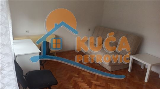 Izdaje se odličan stan u blizini Pravnog fakulteta
