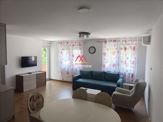 Moderan dvosoban stan – Banatić, Bačka ulica 
