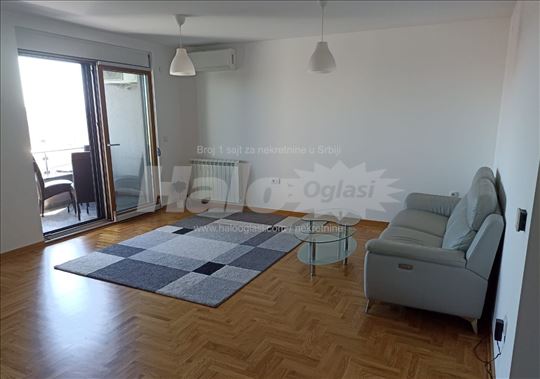 Nov, lux, trosoban, namešten, pogled, garaža,Olimp