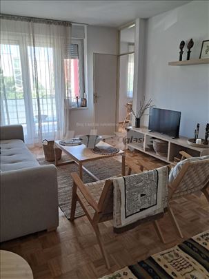 Novi Beograd blok 62/Namešten stan i renoviran