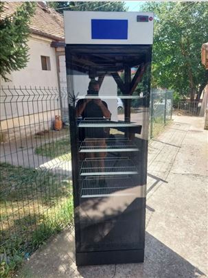Rashladna vitrina 350 l garancija 6 meseci