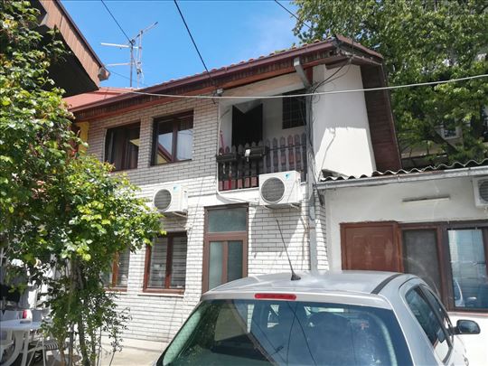 Zvezdara, kod Cvetkove pijace na bulevaru!