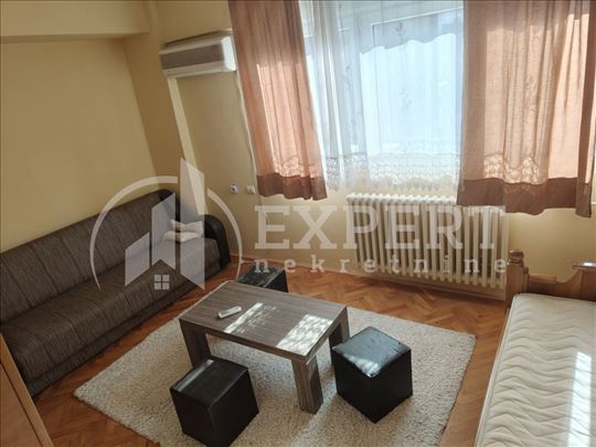 Izdaje se trosoban stan u centru Niša, 65m2