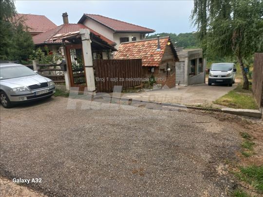 Izdajem stolarsku radionicu