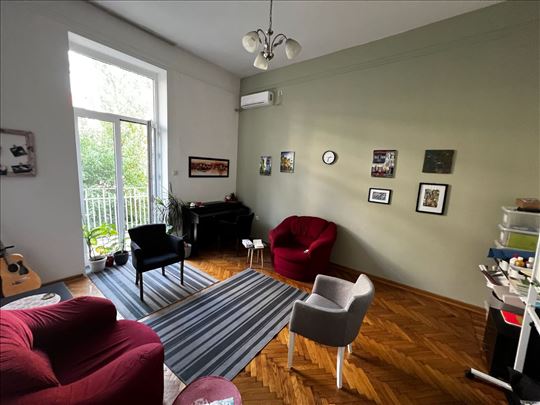 Strahinjica bana, 69m2+T, ka dvoristu, izuzetan!