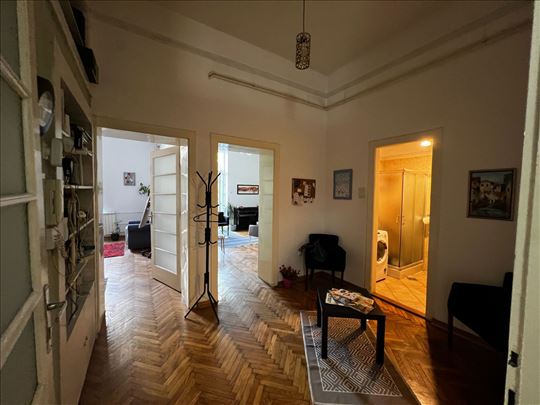 Strahinjica bana, 69m2+T, ka dvoristu, izuzetan!