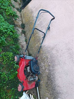 Delovi za kosilice i kosilica neispravna