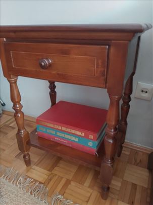 Drvena komoda / stočić sa fiokom