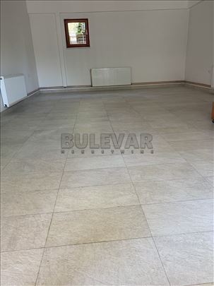 Izdaje se odličan lokal kod hotela Tami, 46m2