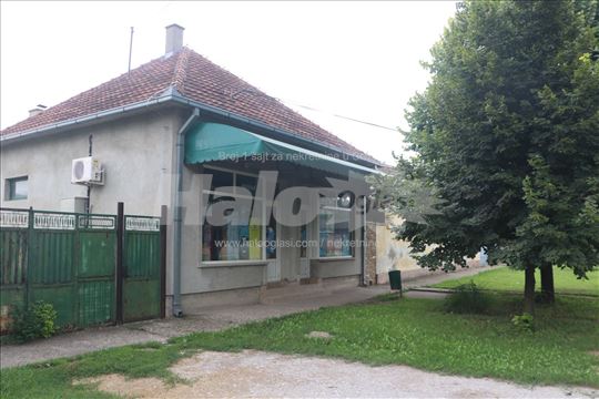 Prodaja zgrade150m2 + terasa na placu od 10,11 ari