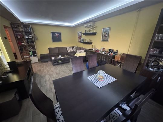 Sretena Mladenoviča Mike, 68m2. 3.0,