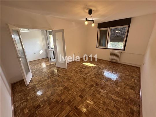 Uknjižen renoviran stan - Sremčica ID#3930