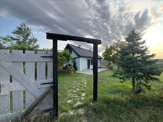 Vikendica sa prelepim pogledom na Frušku Goru