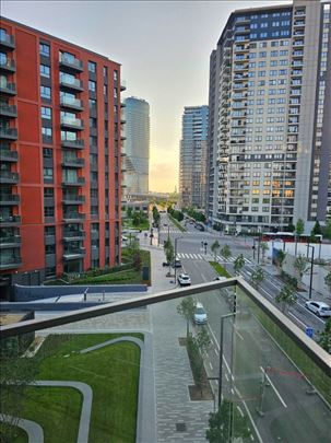EKSKLUZIVAN četvorosoban stan u zgradi Queen Park