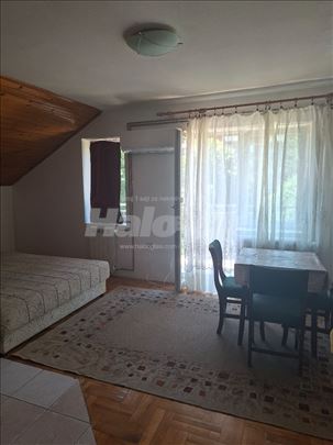 Garsonjera, opremljena, sa ukljucenim grejanjem 