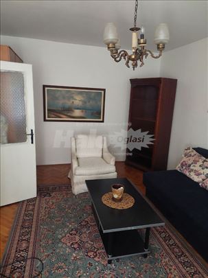 Izdajem dvosoban stan na Karaburmi