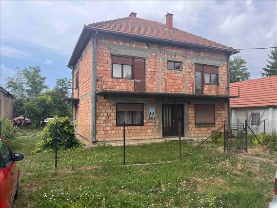 Kuća  u Progaru 174m2 sa 10ari placa 
