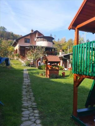 Ledinci prelepa spratnica 185m2, plac 781m2 HITNO!