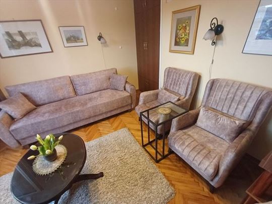 Lep stan sa parkingom, Vračar, ID 2613