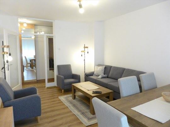 Luke Vojvodića, renoviran, 56m2, tri sobe, terasa 