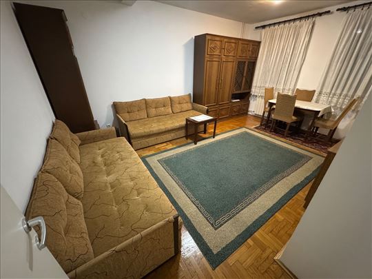 Namešten stan u Bloku 28,odlična lokacija, useljiv