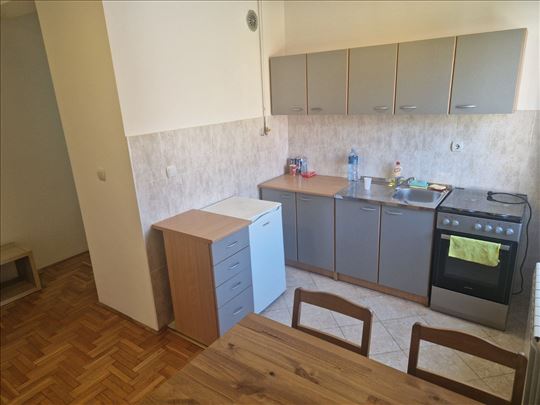 Praktičan i dobro organizovan 2.5 stan