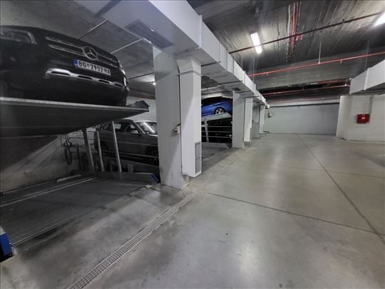 Prodaja izdate garaže 15m2 - Krfska