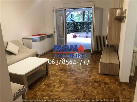 Renoviran 3.5 stan sa zakupcima, rampa za invalide