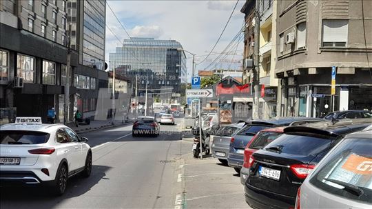 Slavija Makenzijeva 25 ulicni izdajem ili PRODAJA