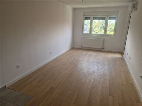 Strukturno savršen stan u novogradnji!