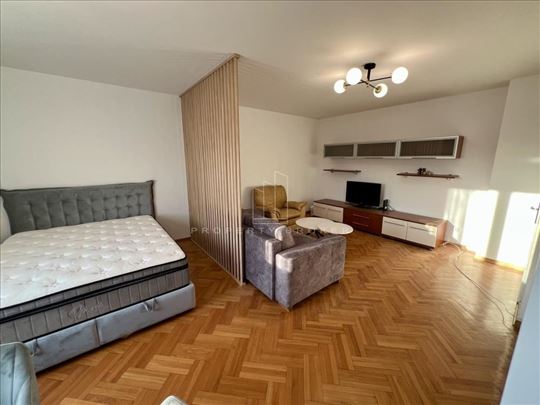 Centar grada, namešten, svetao stan ID#4082