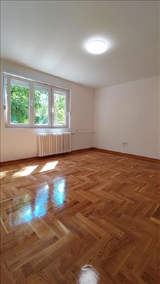 Dvosoban stan na Staroj Detelinari ! Krfska