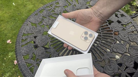 iPhone 16 pro max 512GB otključan