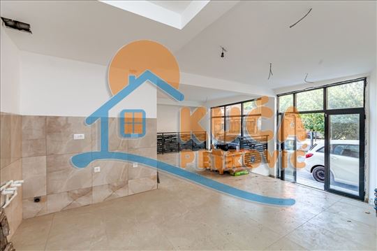 Izdaje se lokal u prizemlju novogradnje, strogi ce